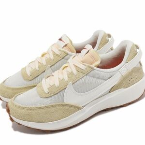 Nike Women's size 7.5  White & Tan Athletic Shoes sneakers waffle debut vintage